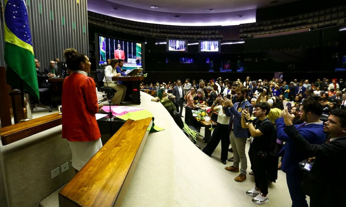 A ministra da Igualdade Racial, Anielle Franco, emocionou-se ao falar de Marielle