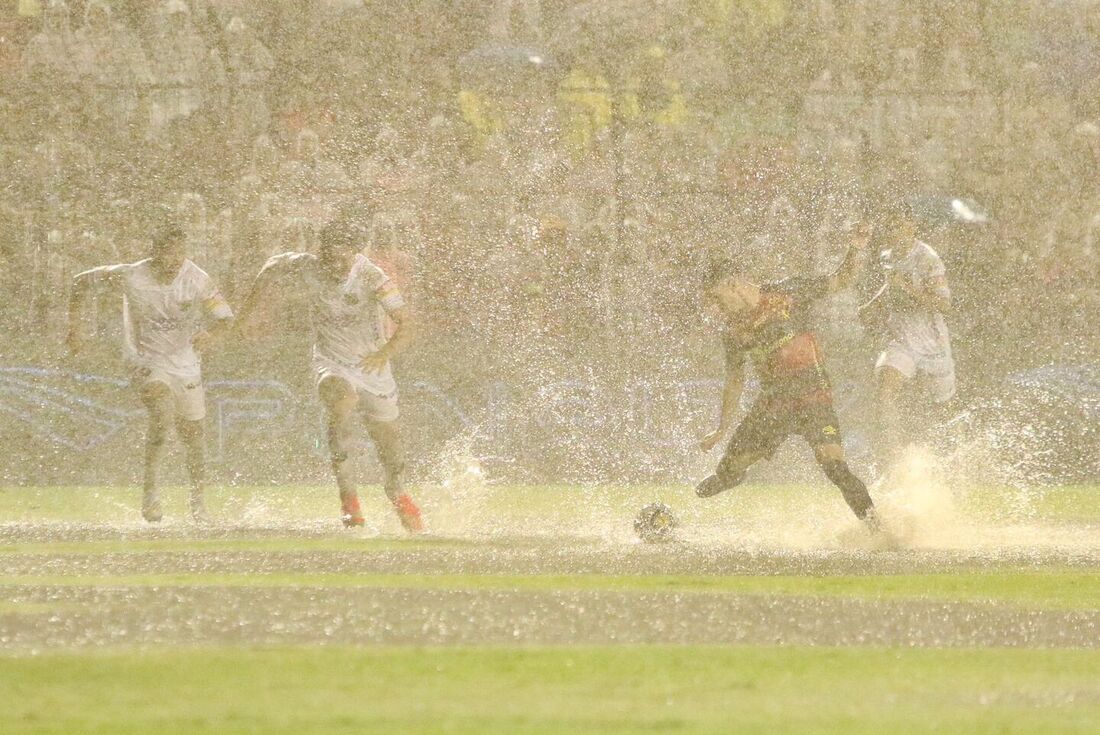 Chuva faz jogo entre Sport e ABC ser paralisado