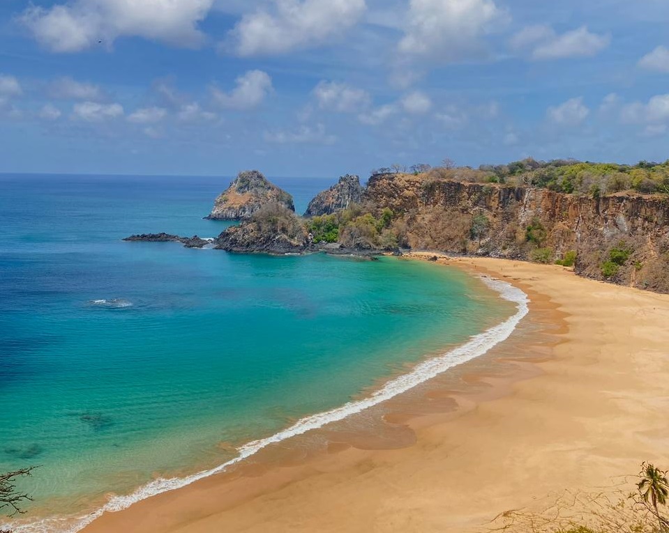 Praia do Sancho, em Fernando de Noronha