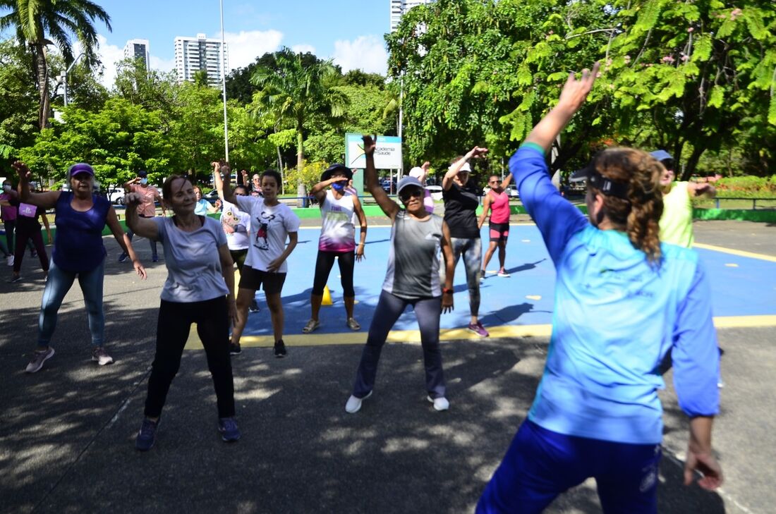 Atividades físicas no Parque da Jaqueira