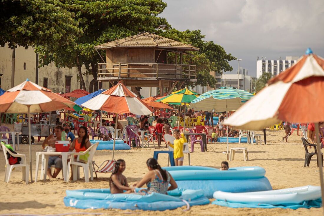 Banhistas na praia de Piedade