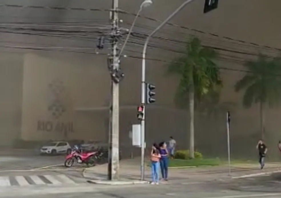 Incêndio no shopping em São Luís