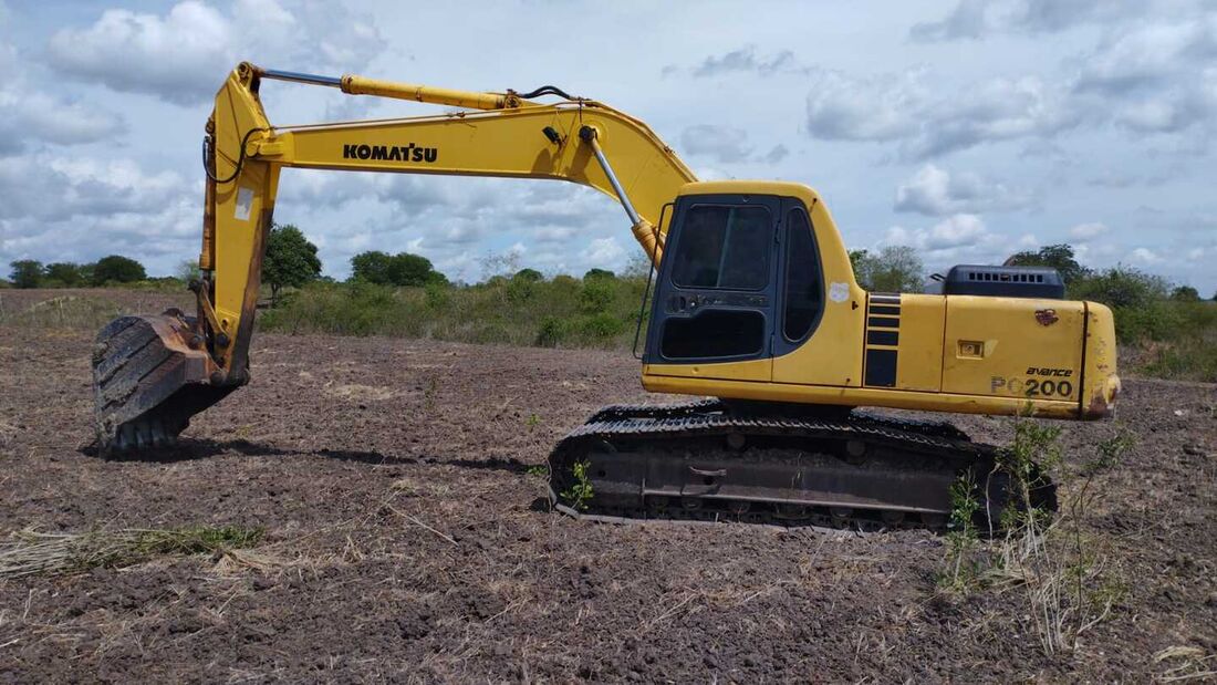 Além das nove pessoas, quatro caminhões e duas escavadeiras foram apreendidos pelos policiais do Cipoma