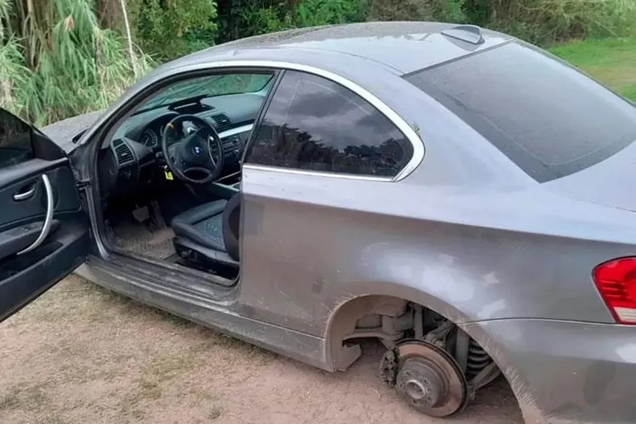 Carro de Brian Fernández foi encontrado vandalizado em um local deserto na cidade de Santa Fé, na Argentina 