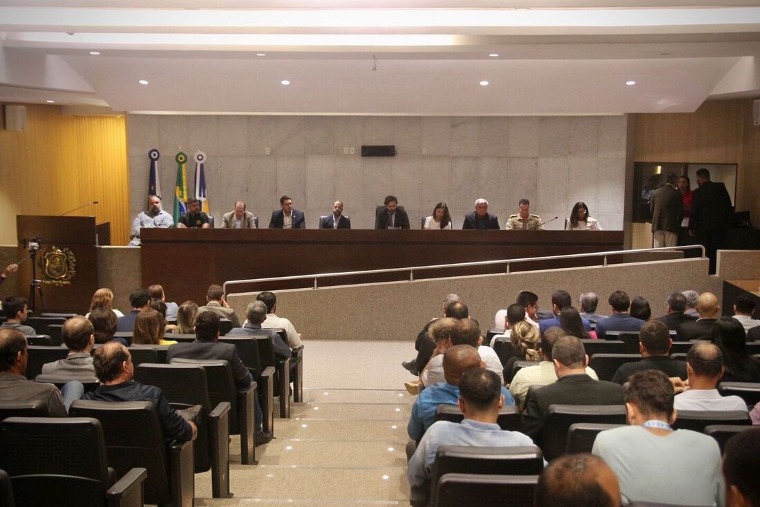 Reunião aconteceu nesta terça-feira (21) e teve mais de quatro horas de duração