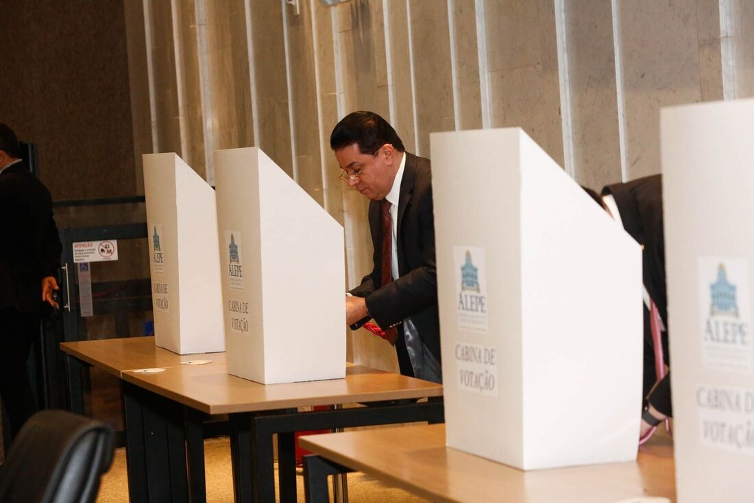 Adalto Santos é eleito Ouvidor geral da Alepe