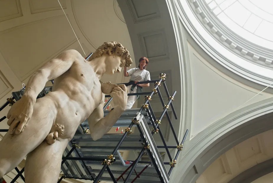 Diretora de museu onde está Davi, de Michelangelo, chamado de "pornografia", critica atitude e classifica medida como ação de "mente distorcida"