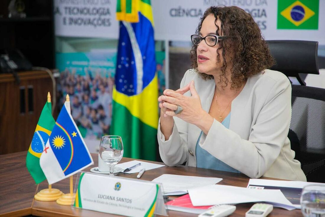 Ministra Luciana Santos