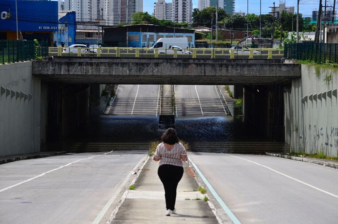 Interdição do túnel Felipe Camarão, no Recife