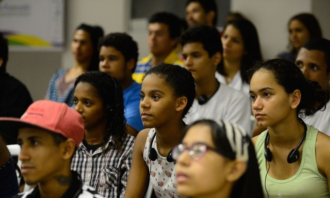 Segundo pesquisa da ONG Plan International,  saúde mental de jovens têm origem na pobreza.