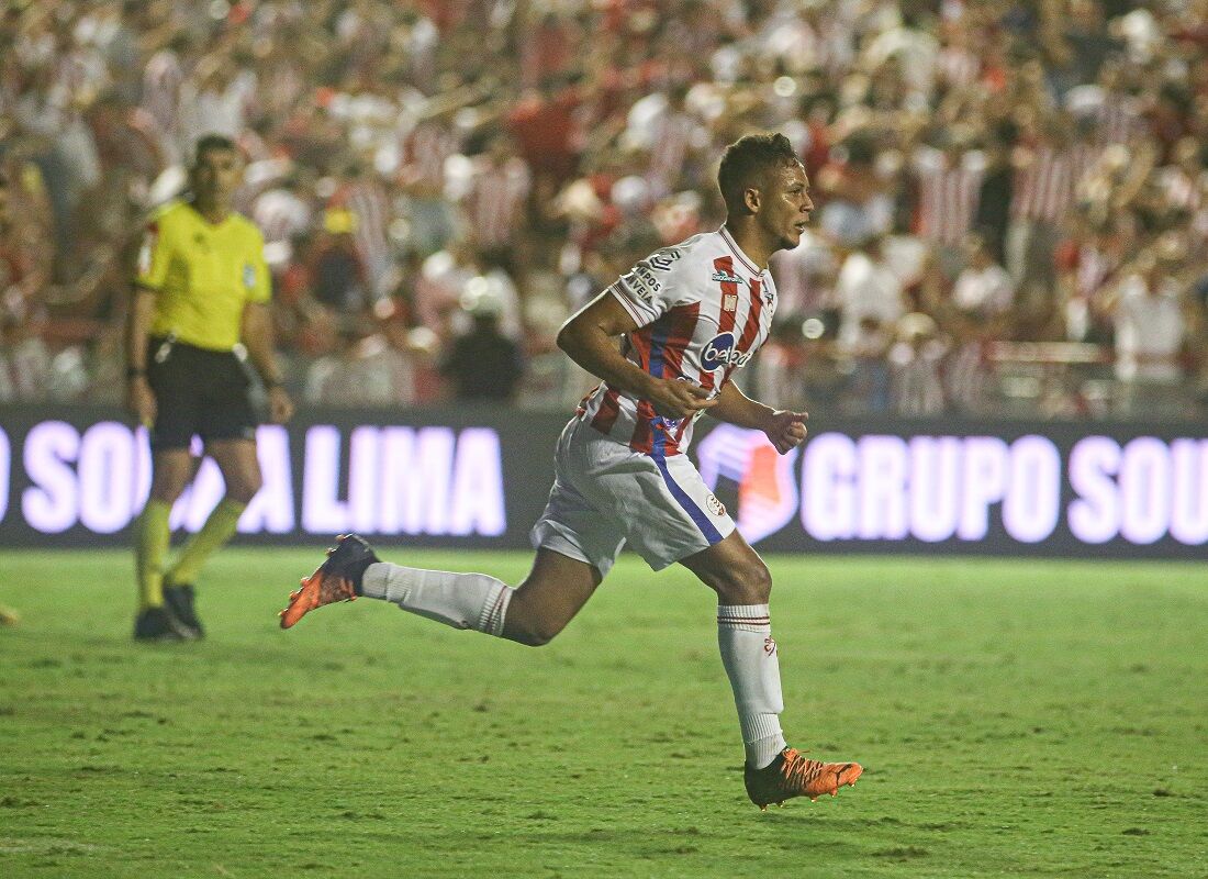 Gabriel Santiago fez a festa da galera alvirrubra ao fazer o gol da vitória em cima do Cruzeiro