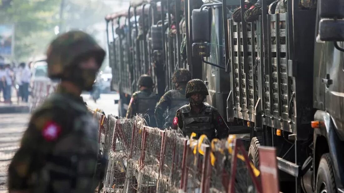 No momento do ataque, dezenas de pessoas estavam no local para a inauguração de uma unidade das forças de defesa locais.