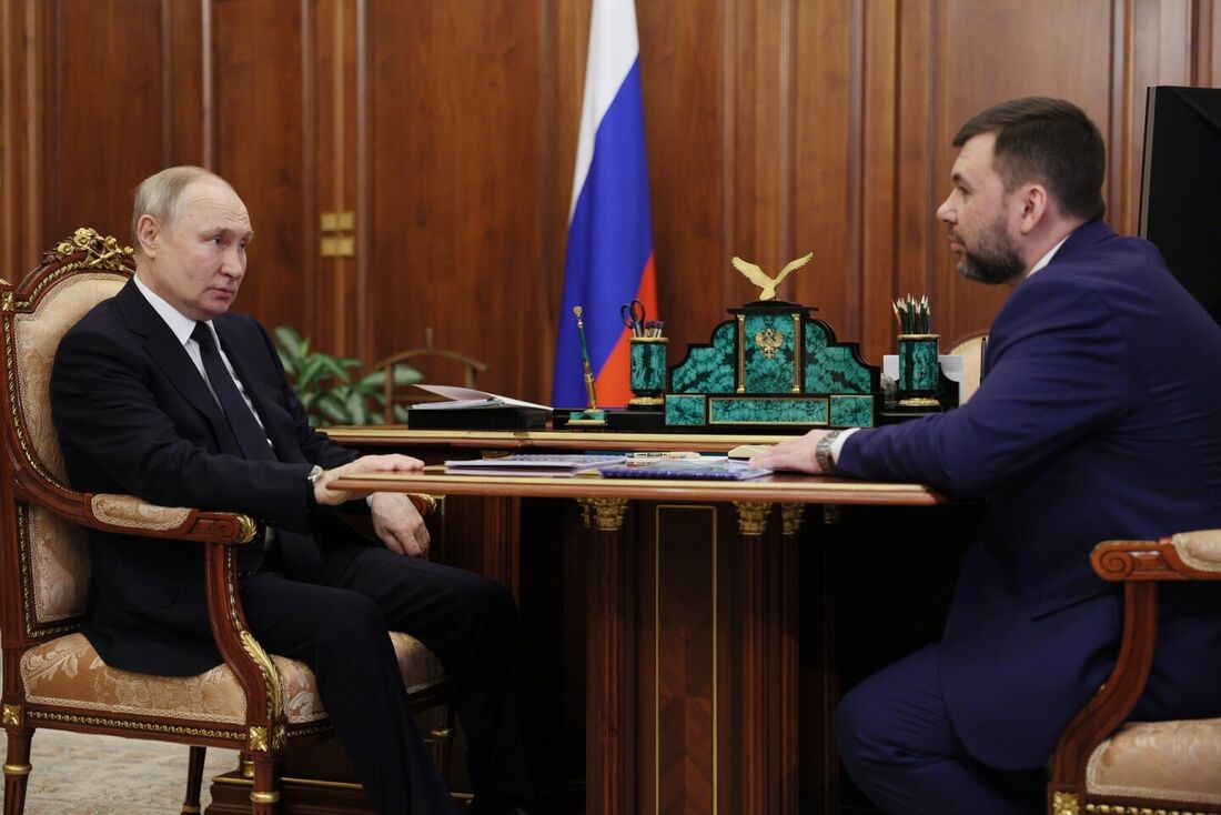 O presidente russo, Vladimir Putin, encontra-se com Denis Pushilin