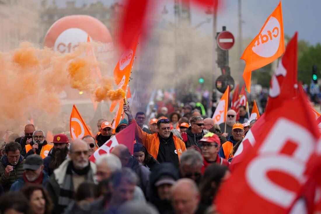 França vive últimos protestos antes de decisão importante sobre reforma da Previdência