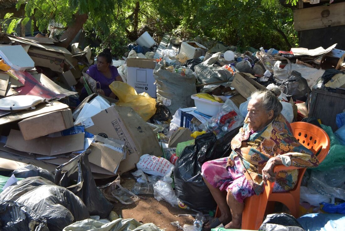 Enquanto país se prepara para votar nas eleições gerais, o rio Paraguai atrai fortunas e infortúnios, símbolo de um país onde a estabilidade econômica não consegue mascarar profundas desigualdades.