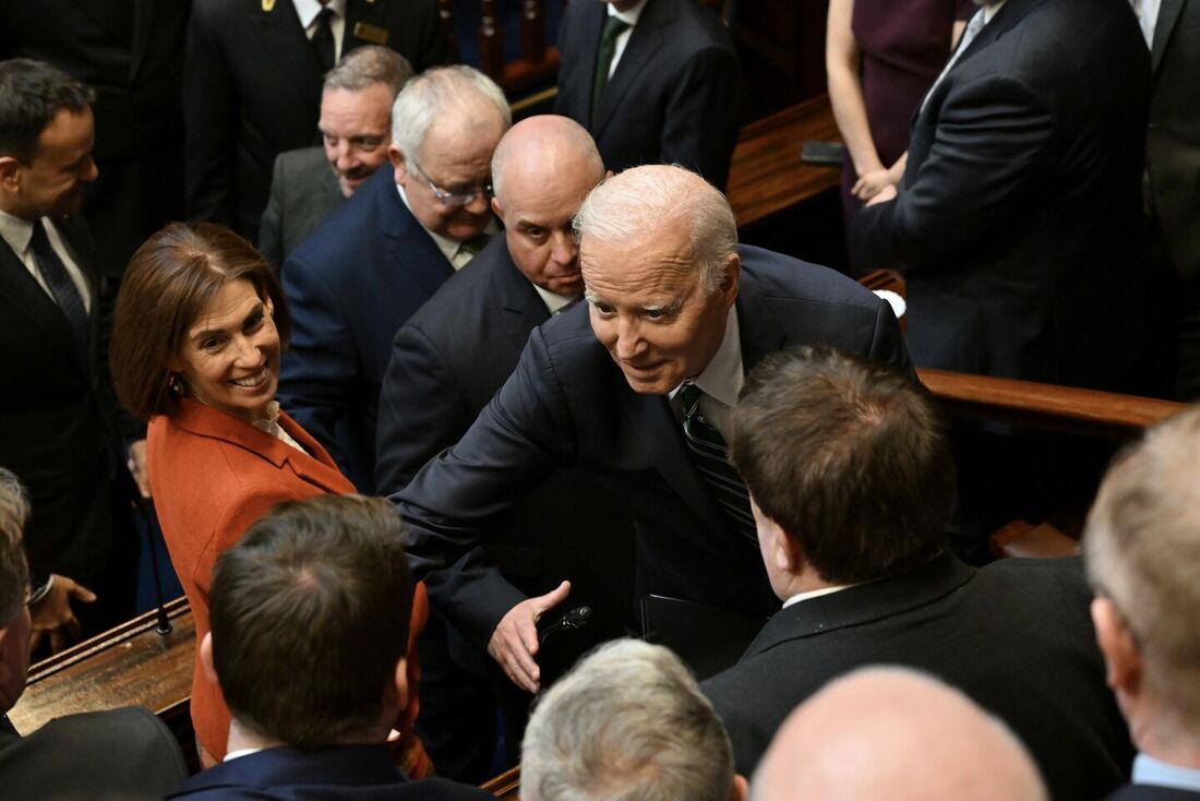 Biden chegou a Dublin na quarta-feira (12), onde celebrou os 25 anos do acordo de paz de 1998.