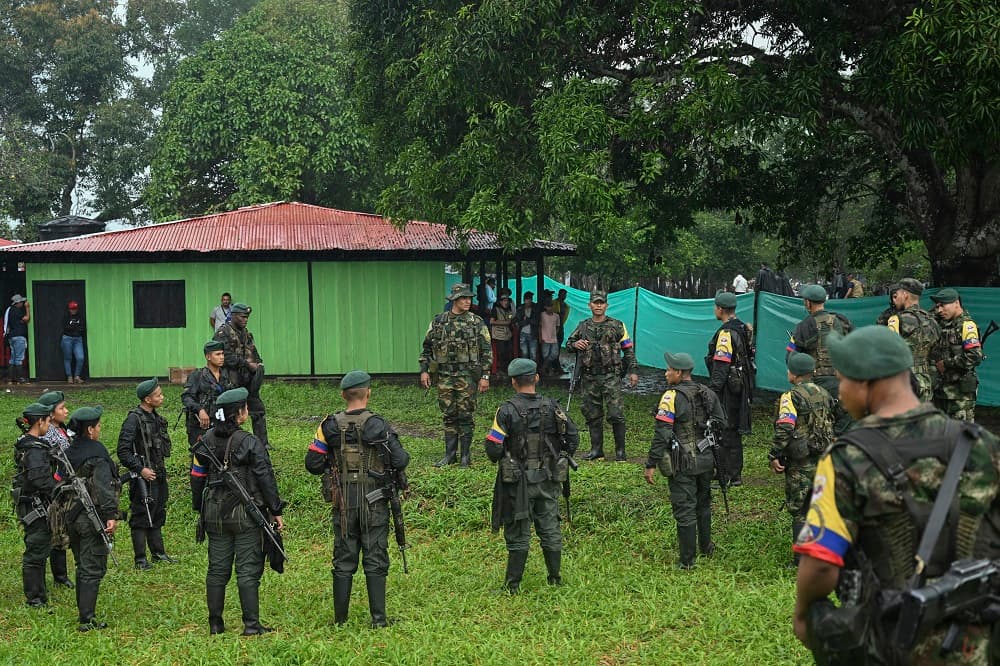 Militares colombianos matam cinco dissidentes das Farc