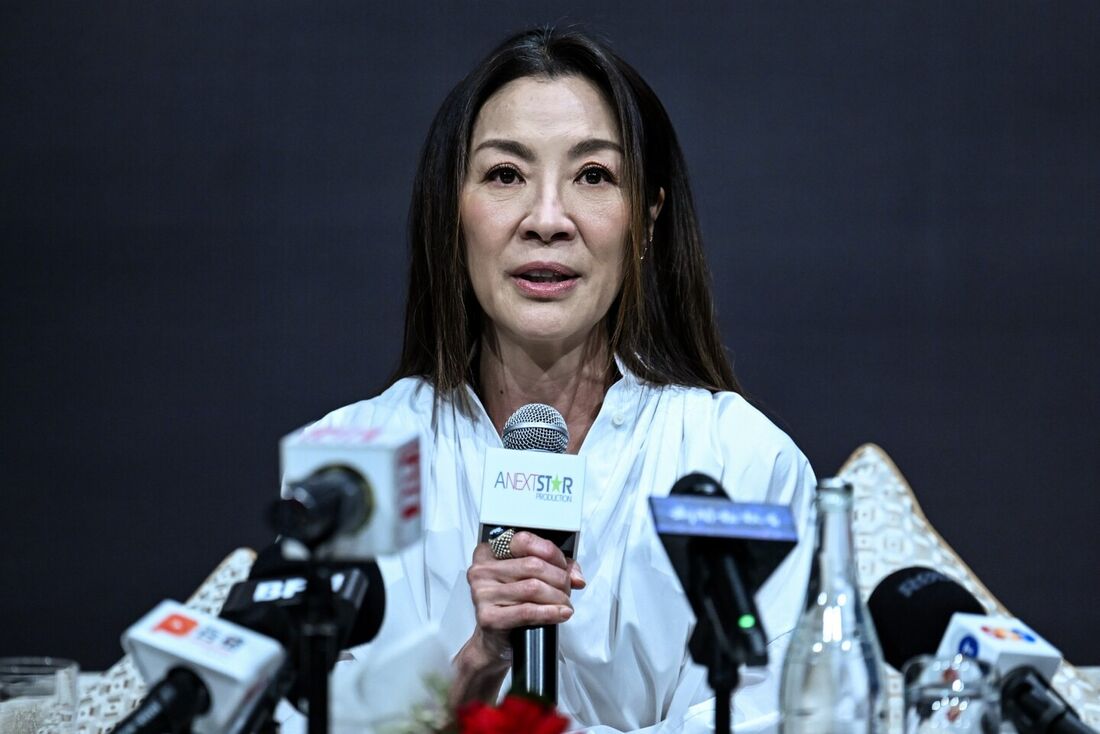 Michelle Yeoh diz às mulheres: "não se deixem rotular"