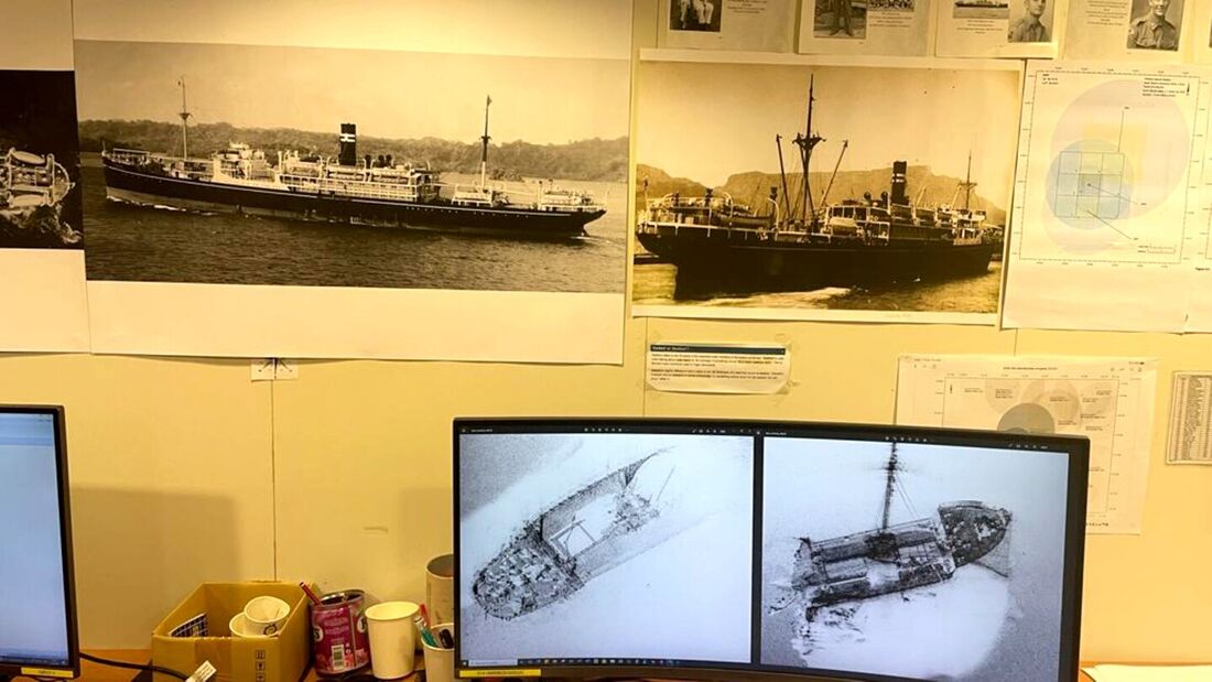 Esta foto sem data recebida em 22 de abril de 2023 da Silentworld Foundation mostra imagens do Montevideo Maru, um navio de transporte japonês da Segunda Guerra Mundial, em uma tela durante a busca pelo navio