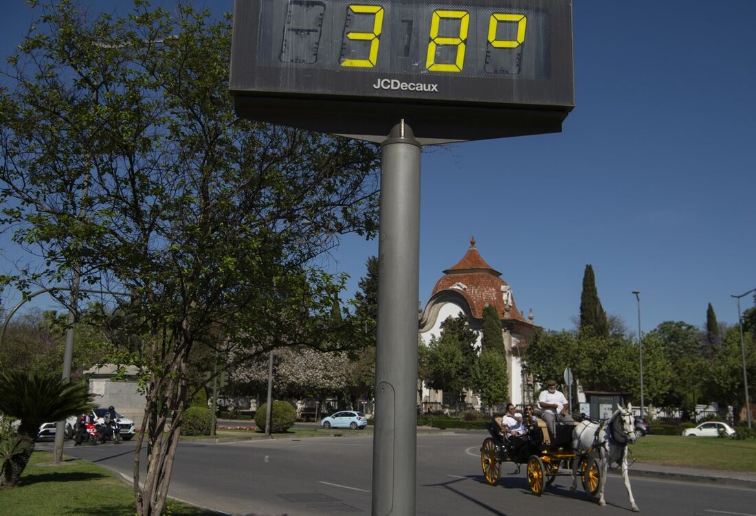 A Espanha, atingida pela seca, está se preparando para uma onda de calor nesta semana, com temperaturas previstas para atingir 40 graus Celsius (104 Fahrenheit) em alguns lugares, outro sinal de mudança climática.