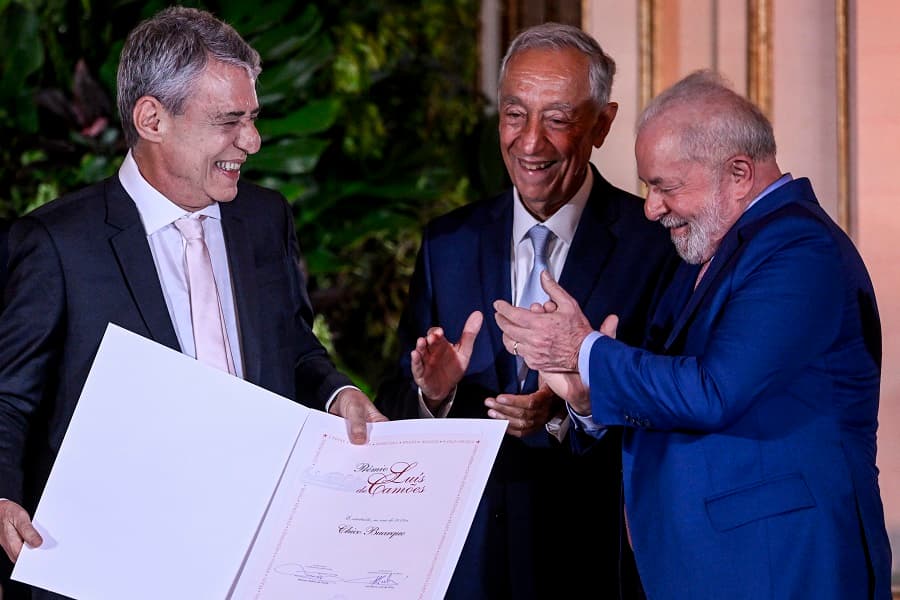 Chico Buarque, o presidente de Portugal, Marcelo Rebelo, e o presidente Lula