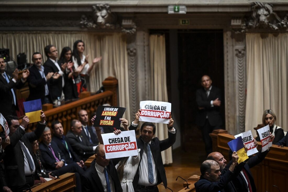 Lula é vaiado pela extrema direita no Parlamento português