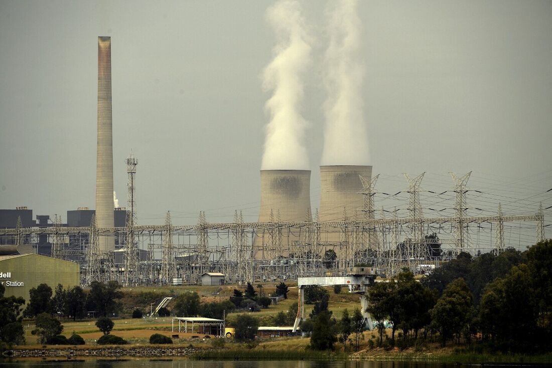 Austrália fecha central de carvão mais antiga e aposta em energias renováveis