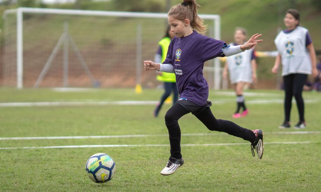 Um exemplo de competição mista é a Go Cup, que vem dando espaço para o futebol misto há algum tempo