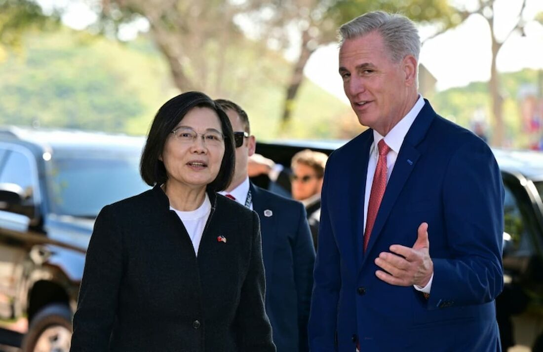 Presidente Taiwanesa, Tsai Ing-wen, e o presidente da Câmara de Representantes dos EUA,  Kevin McCarthy.