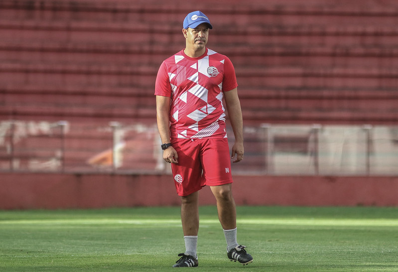 Dado Cavalcanti, técnico do Náutico, enxerga que time alvirrubro tem dificuldades contra equipes com característica maior de luta em campo