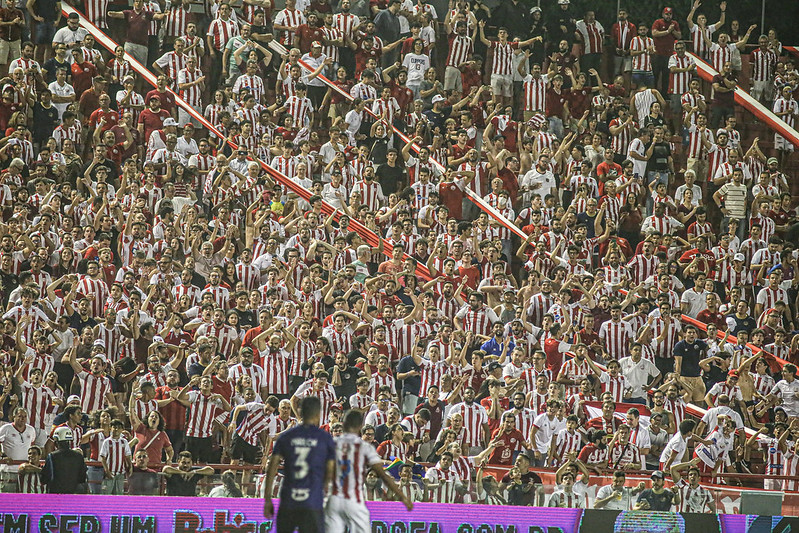 Torcida do Náutico, nos Aflitos, em jogo contra o Cruzeiro