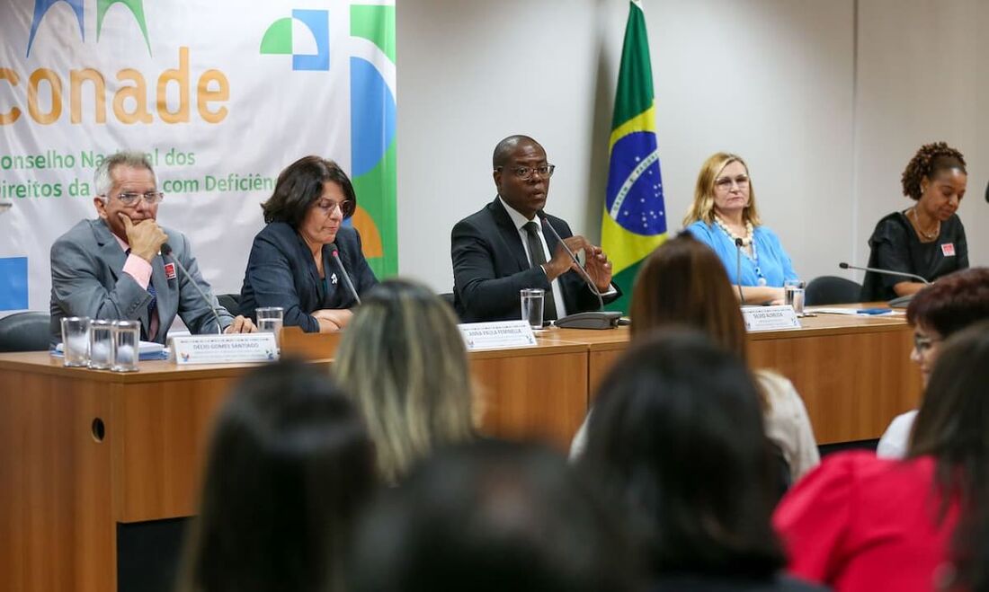 Conade é composto por 36 representantes, com equivalência entre membros do governo e da sociedade civil.