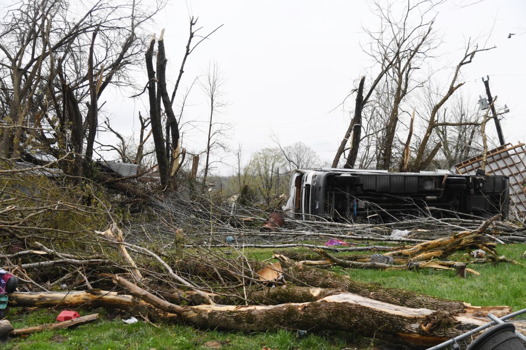 Tornado no Missouri deixa cinco mortos nos EUA