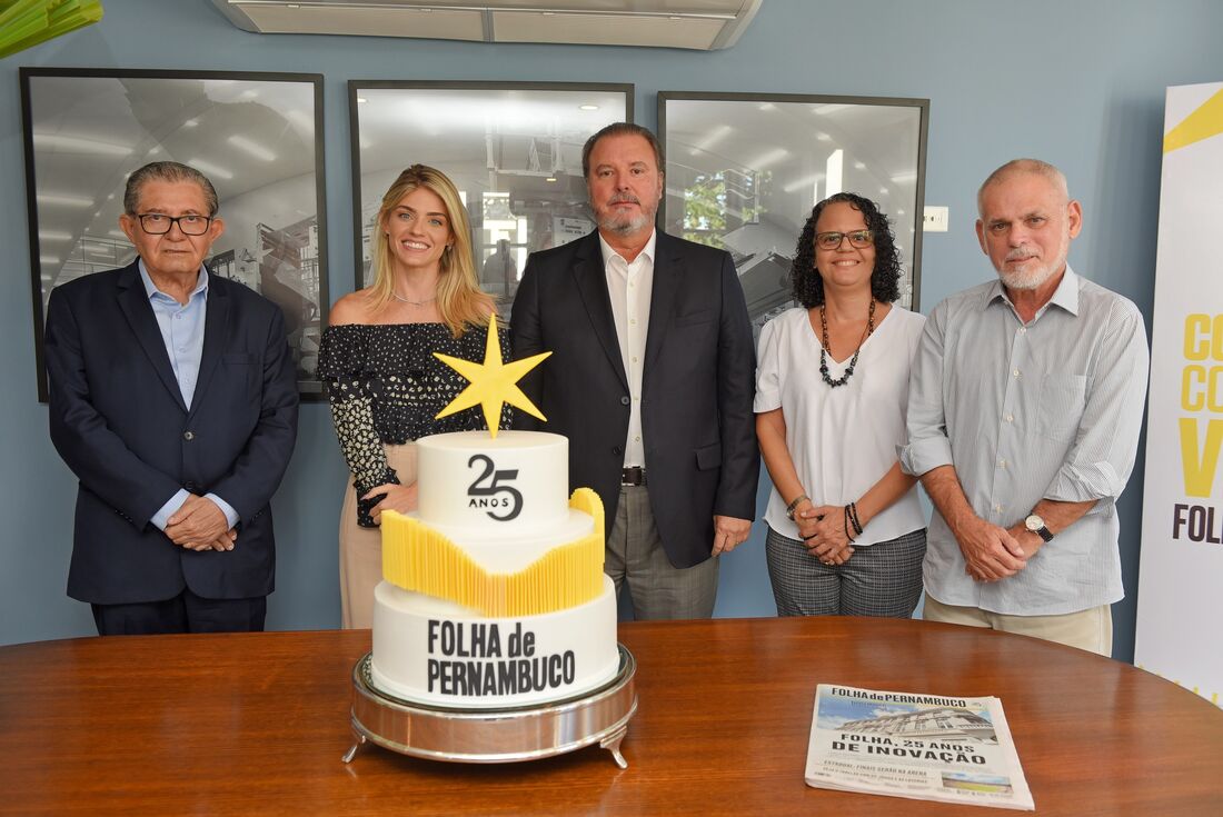 Presidente do Grupo EQM, Eduardo Monteiro, e os diretores José Américo, Mariana Costa e Paulo Pugliesi, além da editora-chefe Leusa Santos, celebram aniversário do jornal