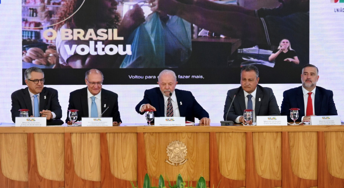 Lula faz reunião de cem dias do Governo 