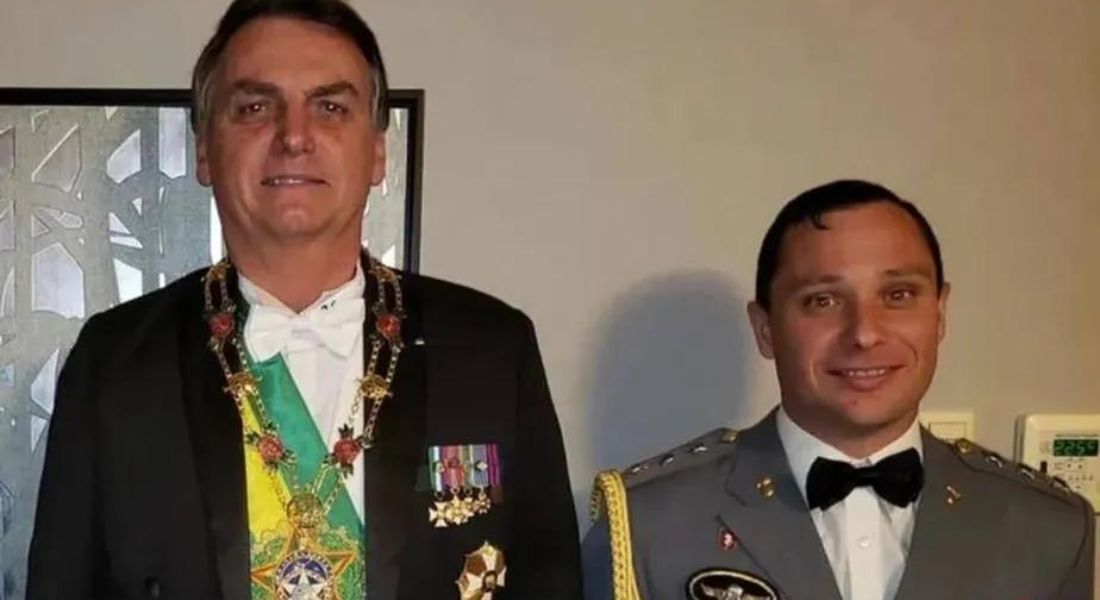 O ex-presidente Jair Bolsonaro e Mauro Cesar Barbosa Cid 