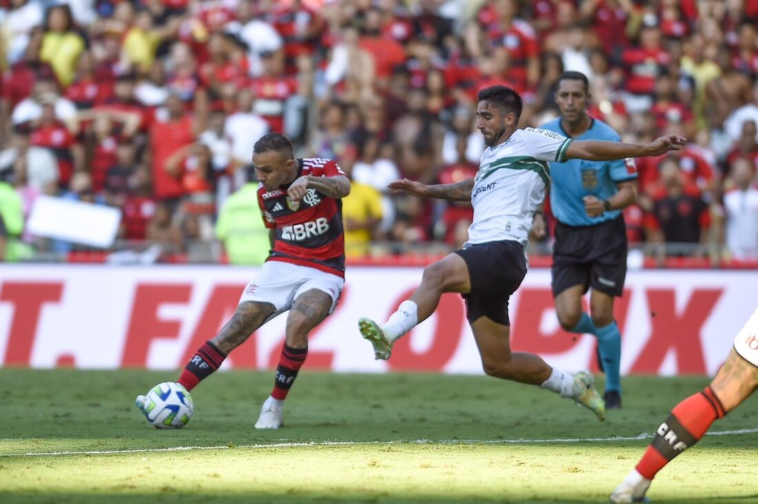 Cebolinha tenta a jogada contra o Coritiba