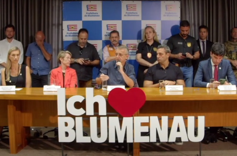 Coletiva sobre o ataque a creche em Blumenau 