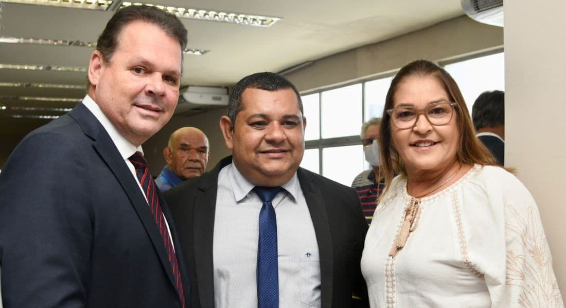 Deputado estadual France Hacker (PSB) participou da solenidade acompanhado da sua irmã, a prefeita de Rio Formoso, Isabel Hacker (PSB)