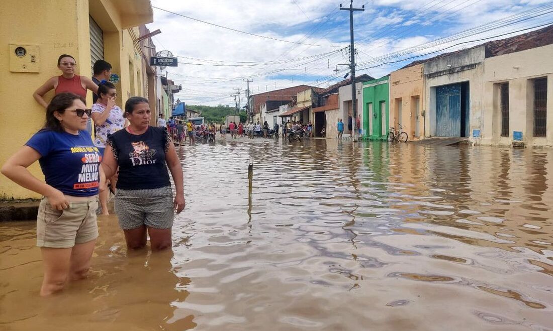 Tompimento da barragem ocorreu no distrito de Cachoeira dos Bezerras, situado no limite com a cidade de Nova Olinda