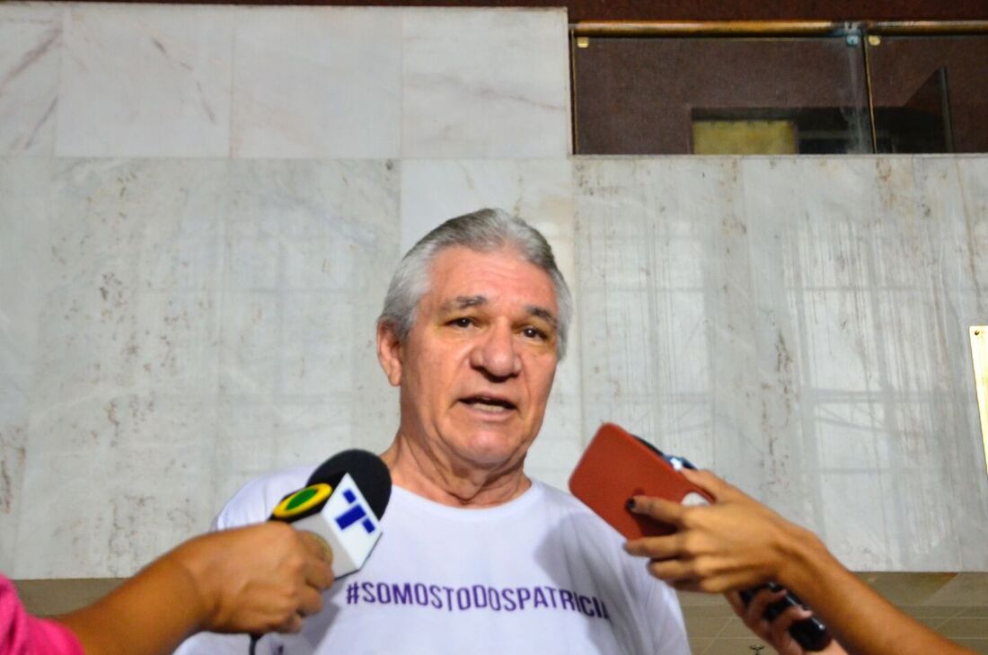 Julgamento de acusado de feminicídio entra no terceiro dia. Na foto, o tio de Patrícia, o professor Marcílio Araújo