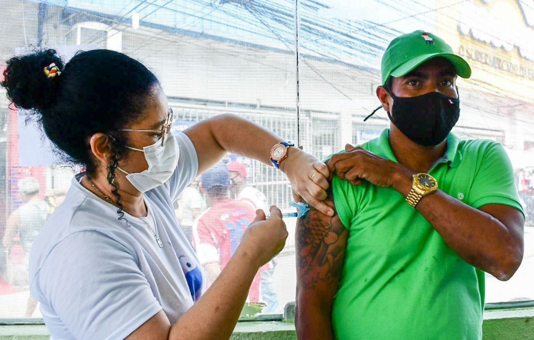 Vacinação com doses bivalentes em Camaragibe