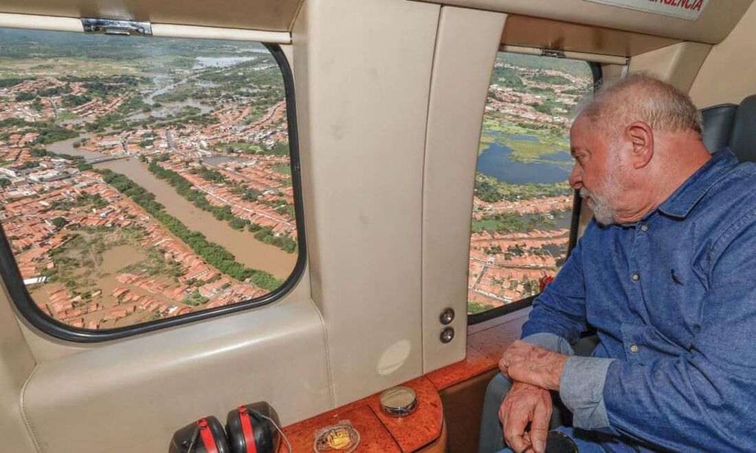 Luiz Inácio Lula da Silva sobrevoa municípios atingidos pelas chuvas no Maranhão