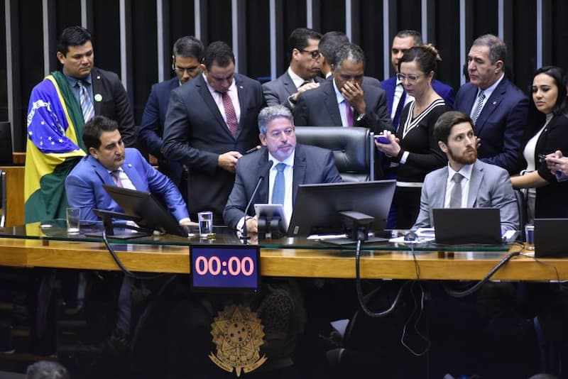 Votação da PL das Fake News na Câmara dos Deputados