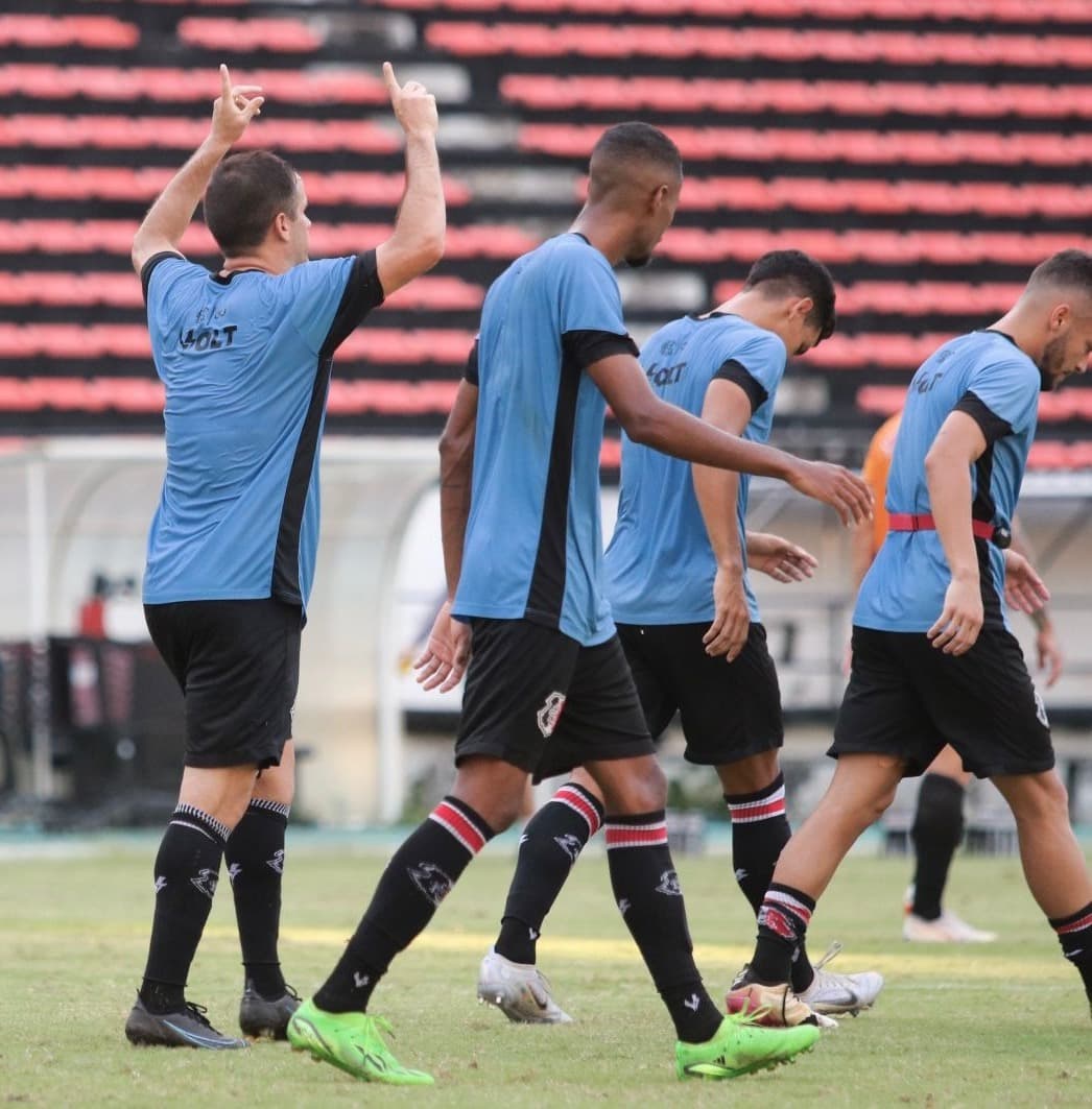 Pipico fez os dois gols do Santa Cruz contra o Botafogo-PB