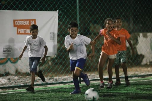 Campo de grama society inaugurado no Córrego da Fortuna