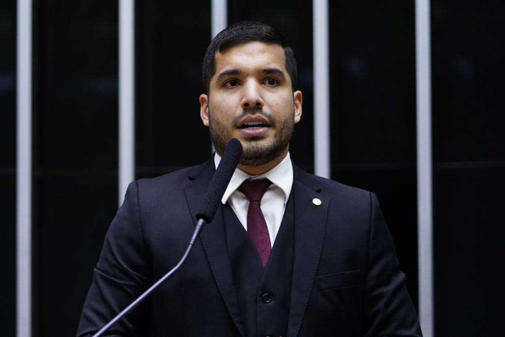 Presidente da CPMI do 8/1 pede que deputado se comporte