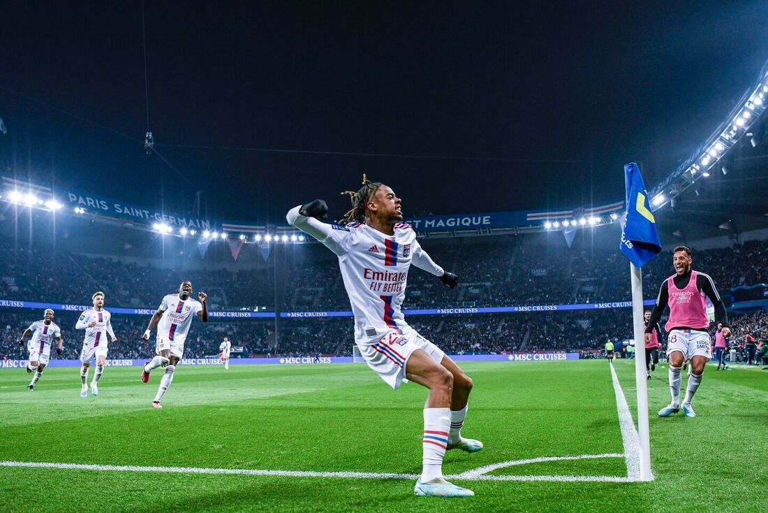 Lyon derrotou PSG em pleno Parque dos Príncipes