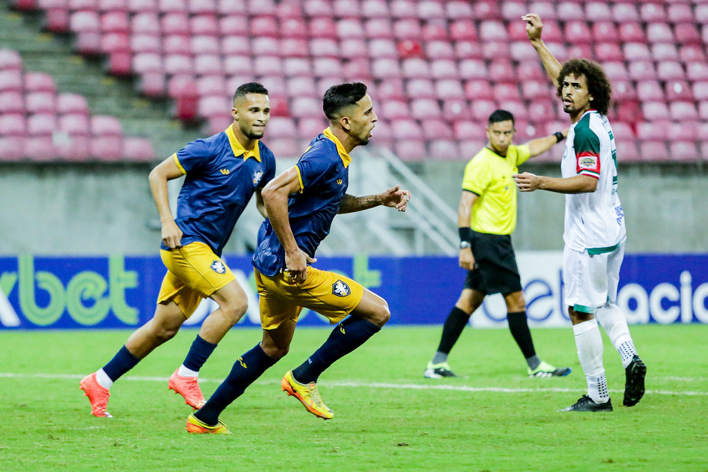 Retrô e Salgueiro disputam vaga na final do Pernambucano