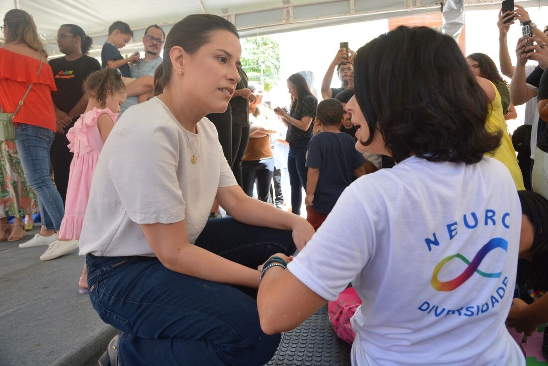 Raquel Lyra (PSDB) ouve mães de pessoas com TEA